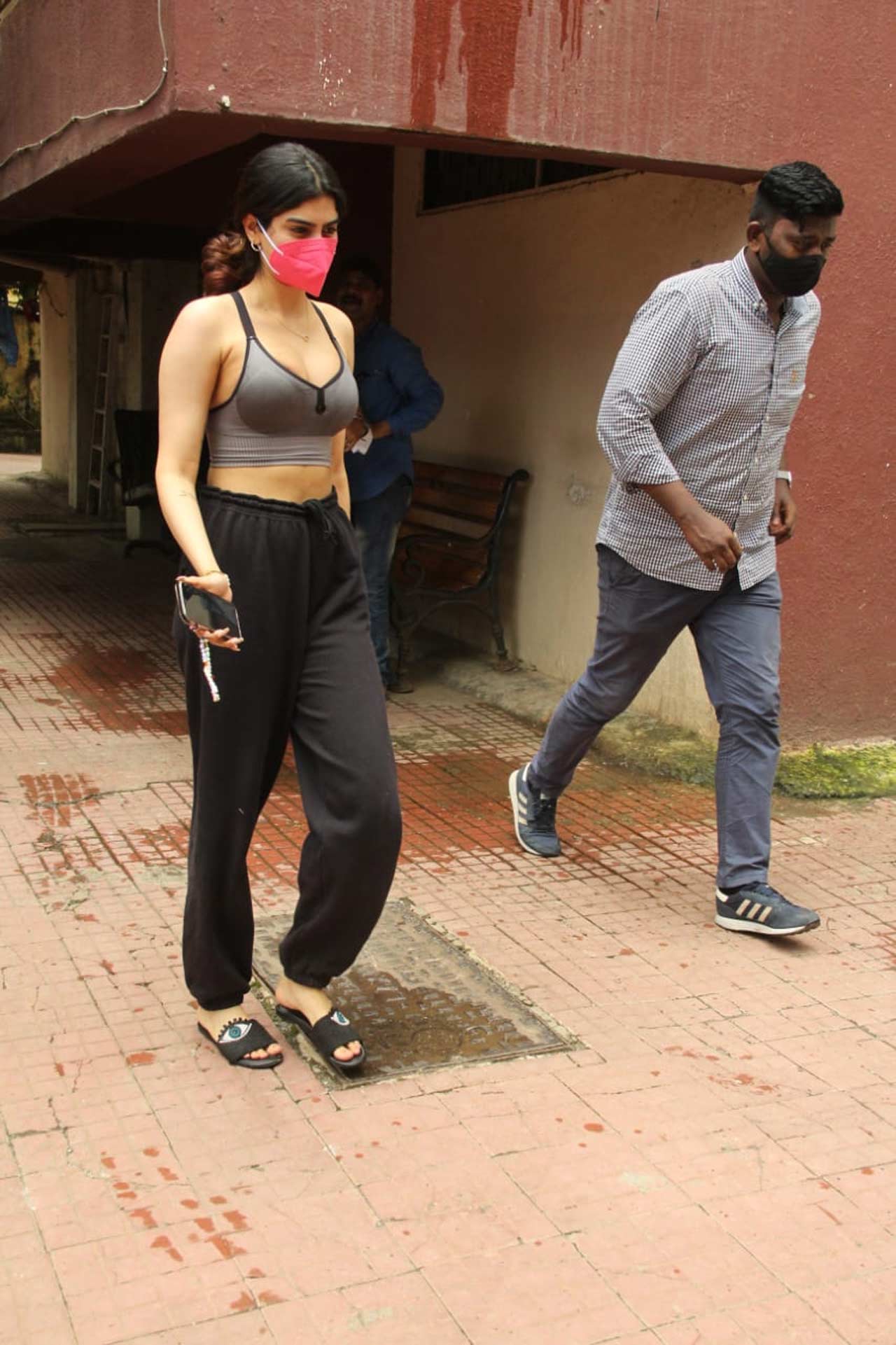 Khushi Kapoor was snapped at the gym in Bandra, Mumbai. The star kid is said to make her Bollywood debut soon, and her social media followers can't wait to witness her acting skills on the silver screen.