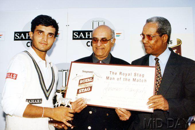 Sourav Ganguly receiving a man-of-the-match award from Sir Gary Sobers (R)