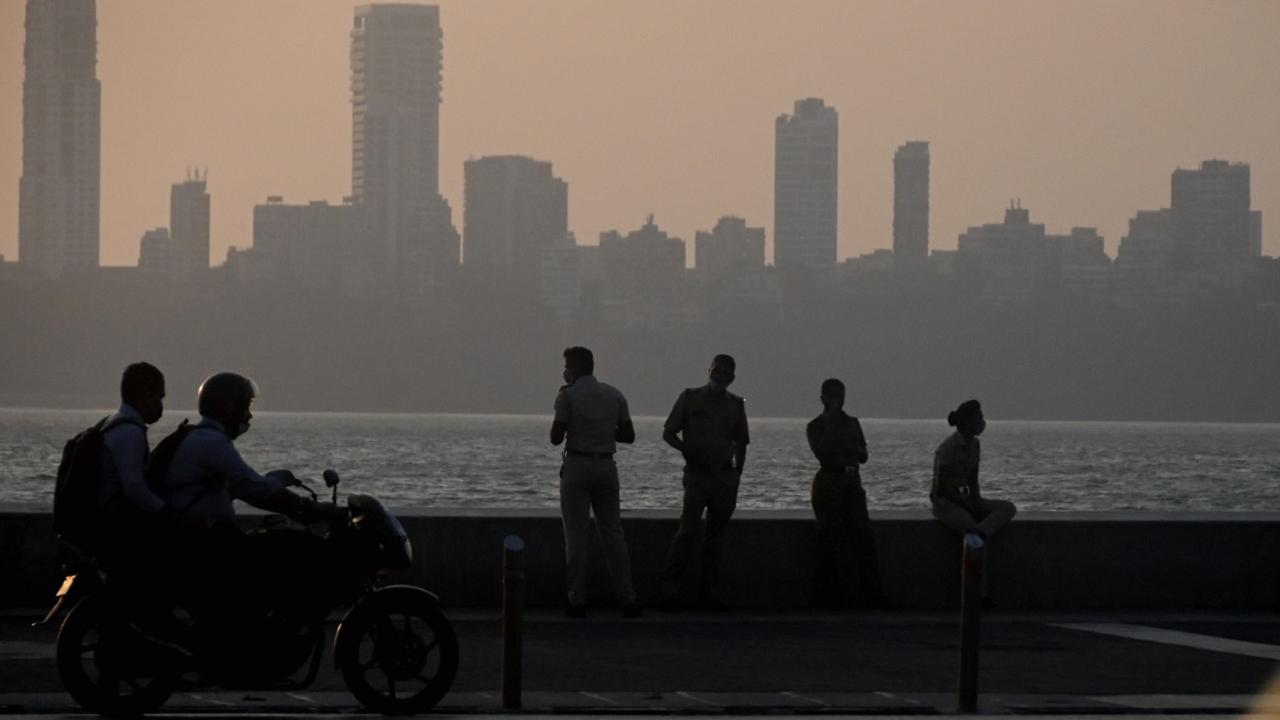 Mumbai: High tide hits Marine Drive amid rainfall