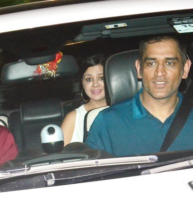 MS Dhoni's wife Sakshi Dhoni looked pretty in a sleeveless white top. However, it was her expressions that got us all curious. What has got her amused?