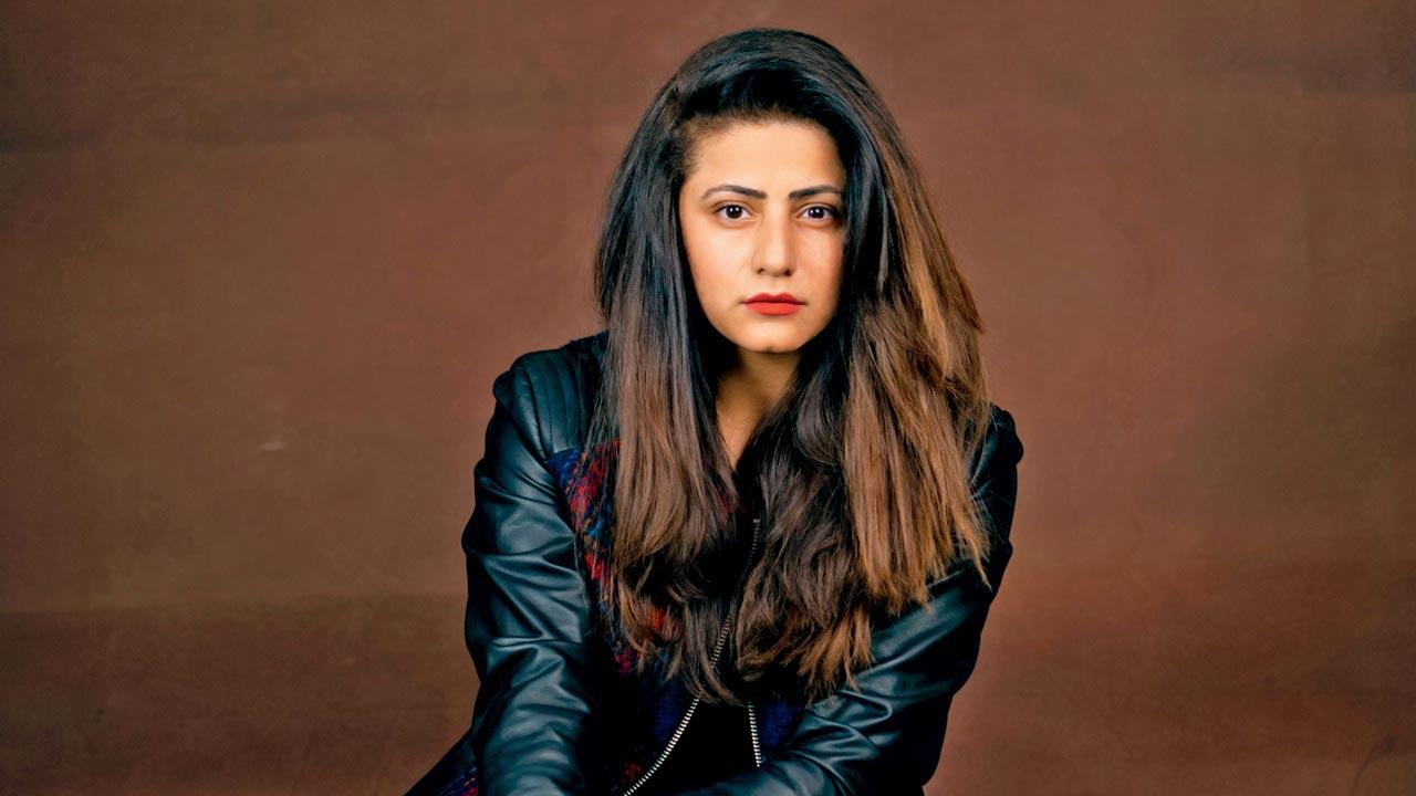 Women discuss their tales of love
