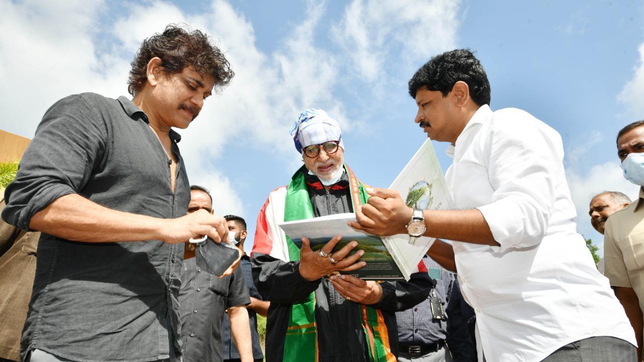 See photos: Amitabh Bachchan takes part in Green India Challenge