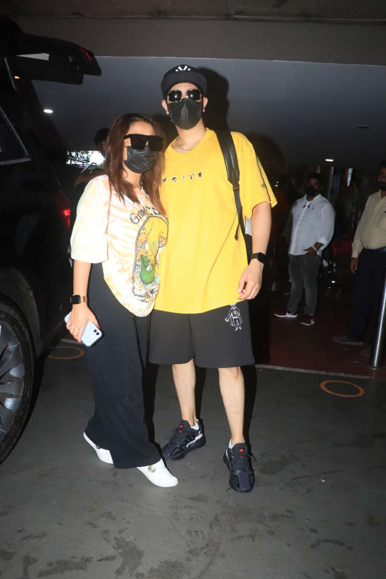 Neha Kakkar and Rohanpreet Singh were also spotted at the Mumbai airport. Neha and Rohan gained popularity ever since Neha made her relationship official on social media, and currently, the duo is setting some high relationship goals for all their fans out there.