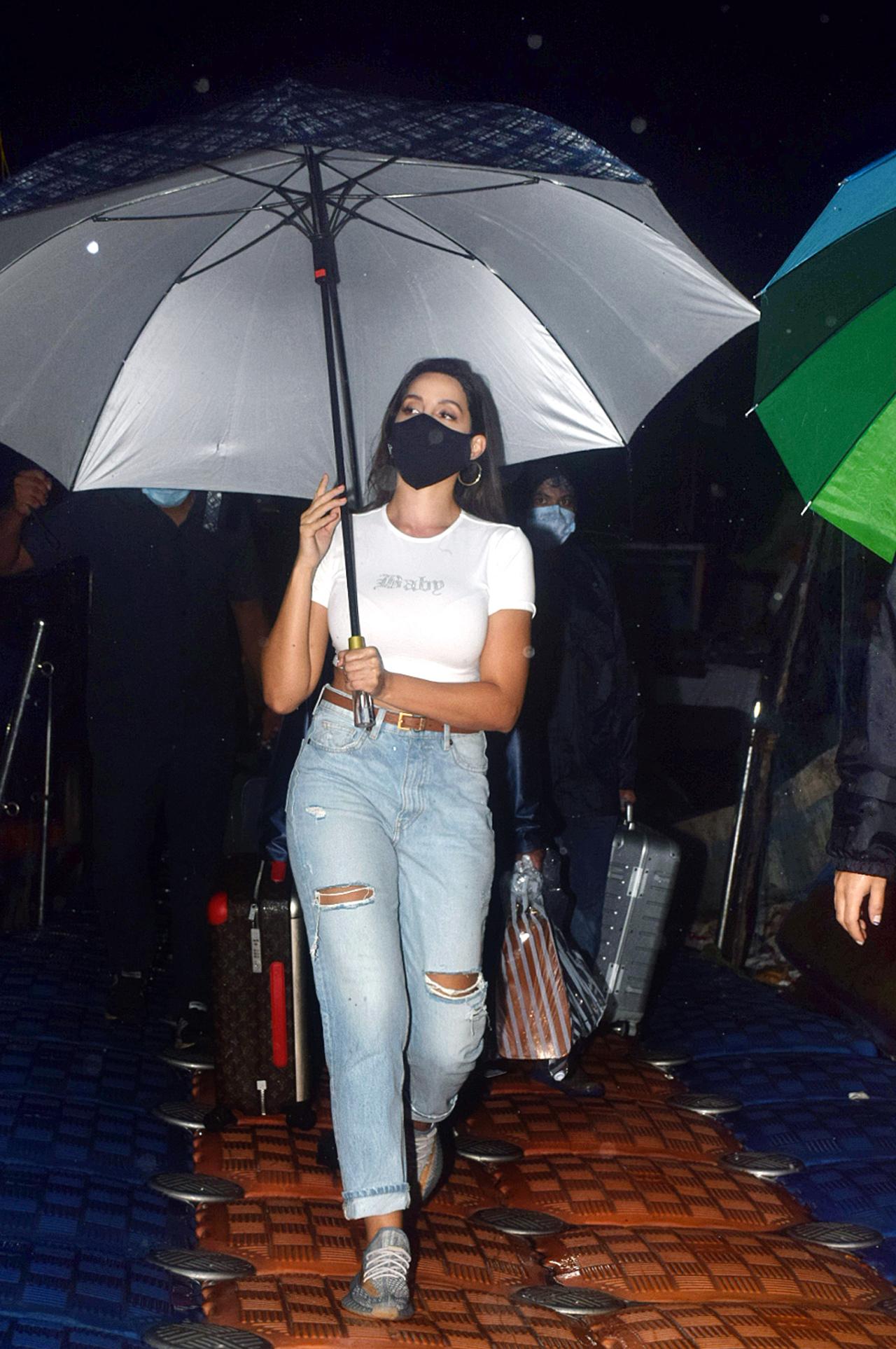 Nora Fatehi was snapped at Versova Jetty, Mumbai. The actress opted for a white crop top, paired with high-waisted ripped denim for a professional commitment. 