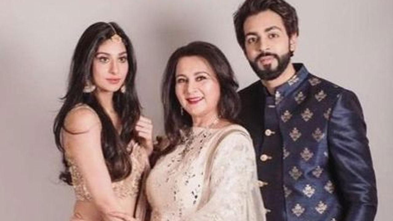 Anmol Dhillon gets candid on millennial dating and taking inspiration from his mother Poonam Dhillon