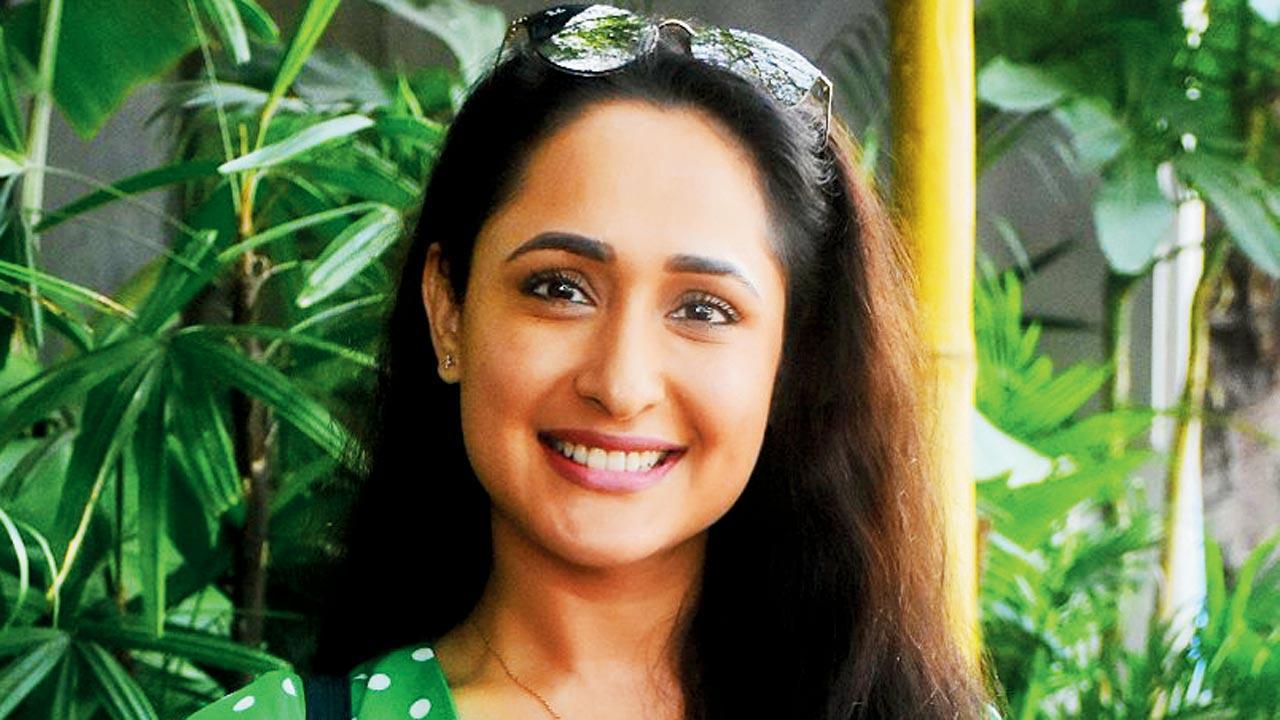 Pragya Jaiswal reaches Mumbai to wrap-up shoot for Salman Khan-starrer 'Antim: The Final Truth'