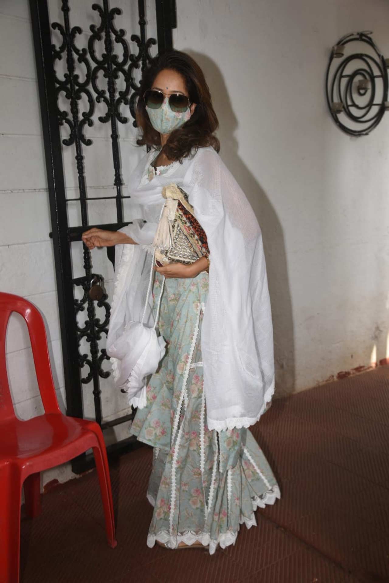 Raj Kaushal's last rites were attended by his friends from the industry including Huma Qureshi, Apurva Agnihotri, Samir Soni and Ashish Chaudhary among others on Wednesday. In picture: Vidya Malavade, who is good friends with Mandira Bedi, was also snapped at the prayer meet ceremony hosted at their residence.