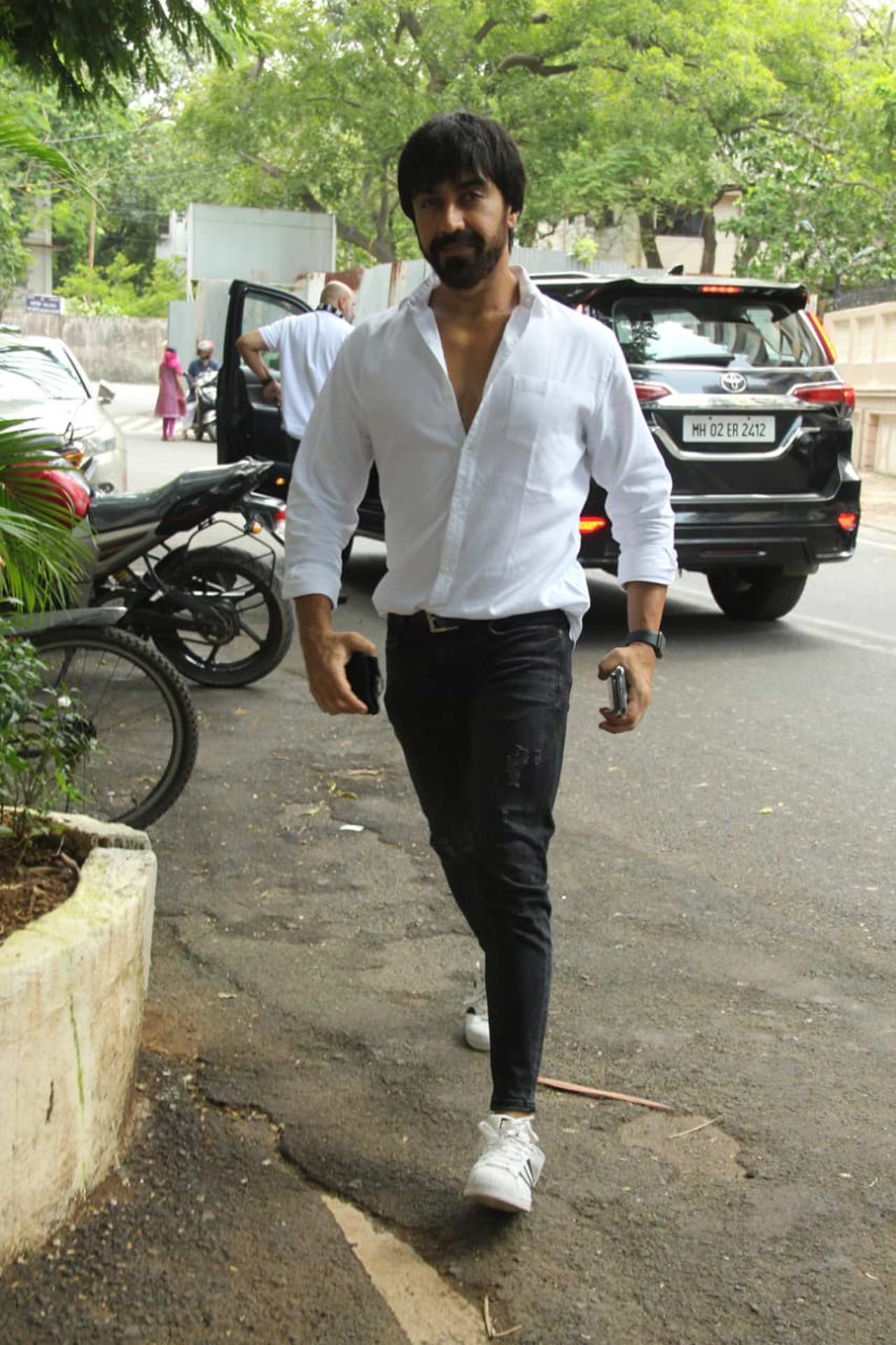 Bollywood celebrities visited Mandira Bedi's house to mourn the demise of filmmaker Raj Kaushal. The filmmaker passed away early Wednesday morning following a heart attack. He was in his 50s. Kaushal was married to actor-TV presenter Mandira Bedi. The couple has two children, son Vir and daughter Tara.. In picture: Ashish Chowdhry attended the prayer meet hosted at their residence in Bandra. (All pictures/Yogen Shah)