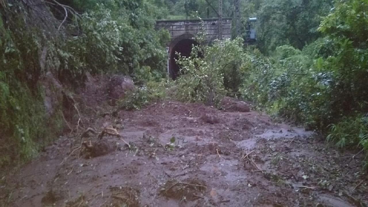 Rains: Mumbai-Bengaluru highway shut for traffic for 3rd day; around 2,000 Karnataka-bound vehicles stranded