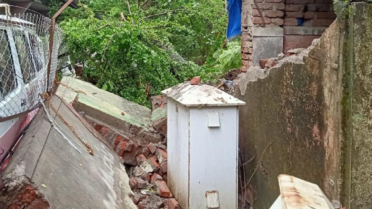 Maharashtra rains: 5 of family dead as boulder crashes into slum in Thane