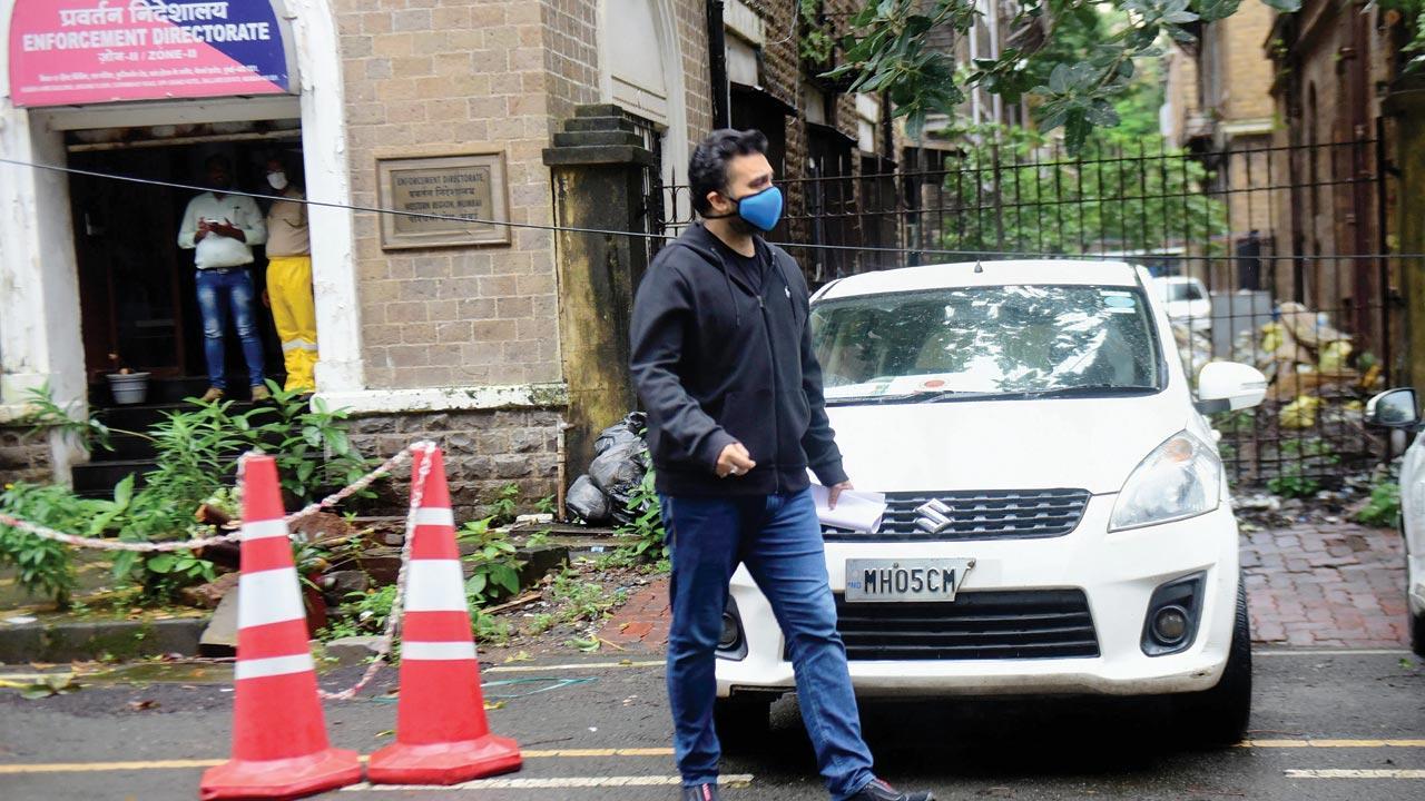 Raj Kundra earned Rs 1.17 crore from 'porn' app in five months, cops tell court