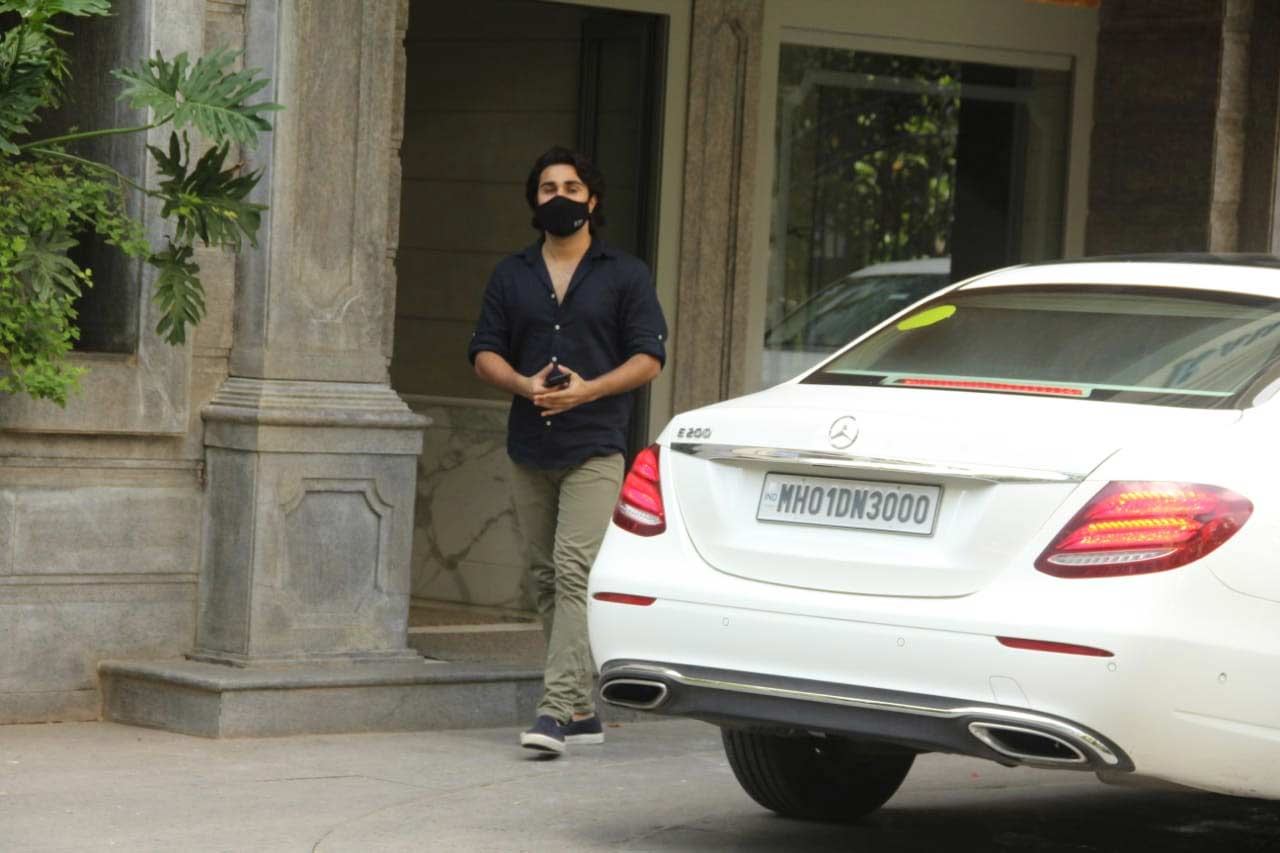 Aadar Jain also arrived at Randhir Kapoor's residence in a casual avatar. A while back, while talking about his film Hello Charlie that came out recently, the actor said, 
