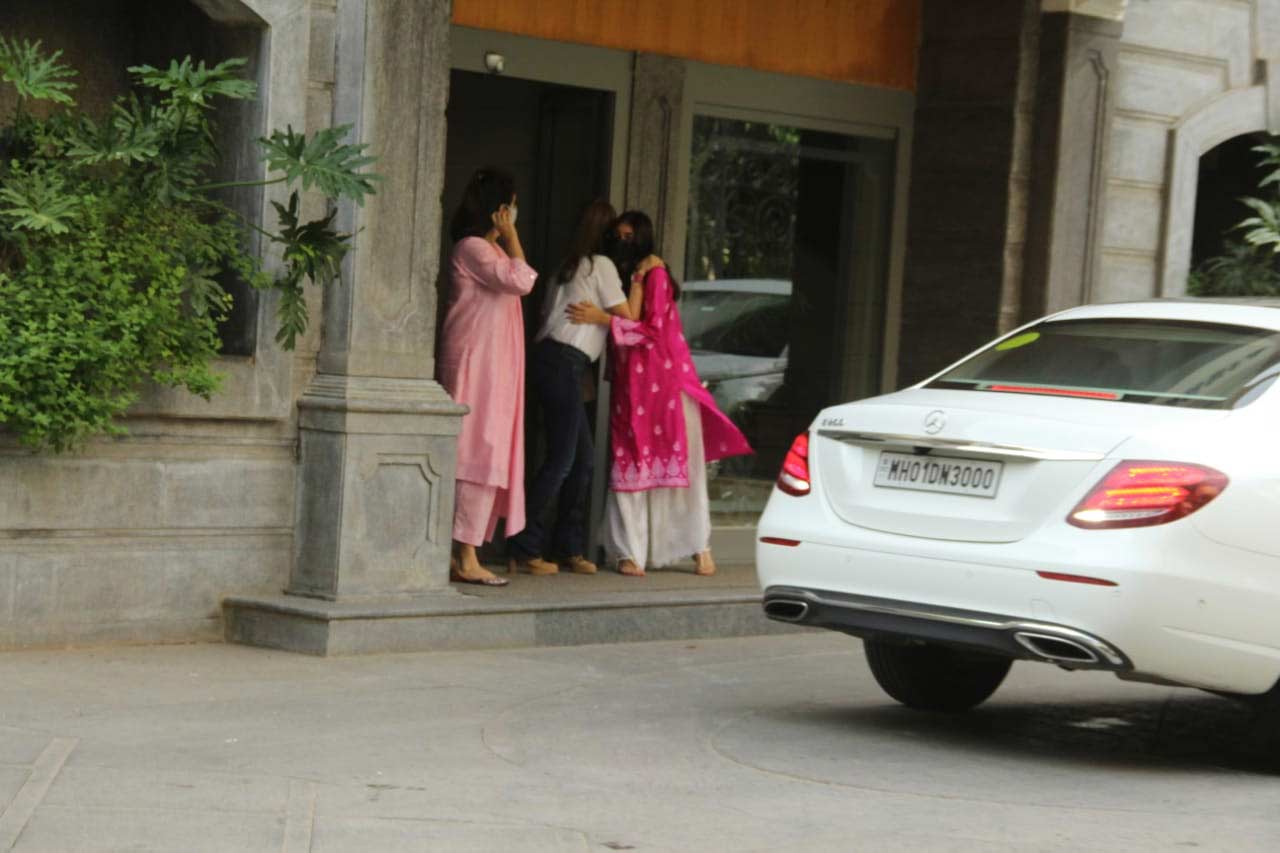 After brother Rajiv Kapoor’s death in February, Randhir Kapoor used to feel lonely at his Chembur home. The veteran actor decided to move to a place close to where daughters, Karisma Kapoor and Kareena Kapoor Khan, live in Bandra. Leaving from the residence were Neetu Kapoor and her daughter Riddhima Kapoor Sahni, who could be seen in their tradional avatar.