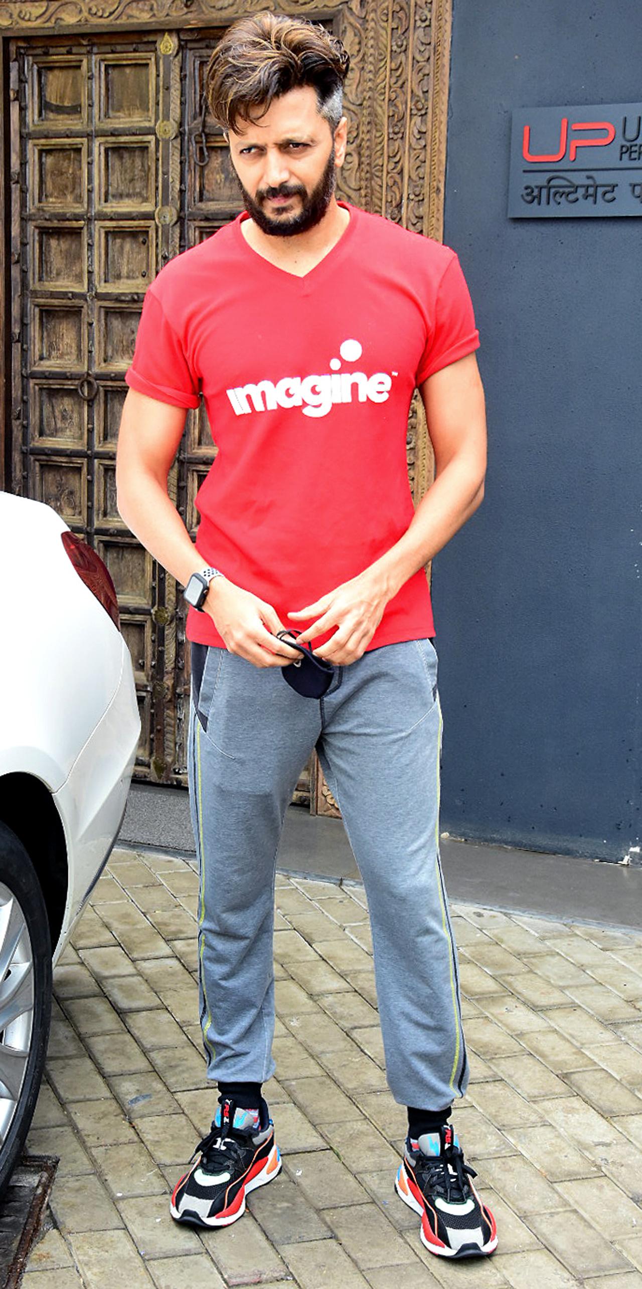 Riteish Deshmukh was spotted outside a gym in Bandra, Mumbai. Last seen in 'Baaghi 3, Riteish will be next seen in 'Kakuda' and will be making a special appearance in 'Antardrishti', alongside Rituparna Sengupta.