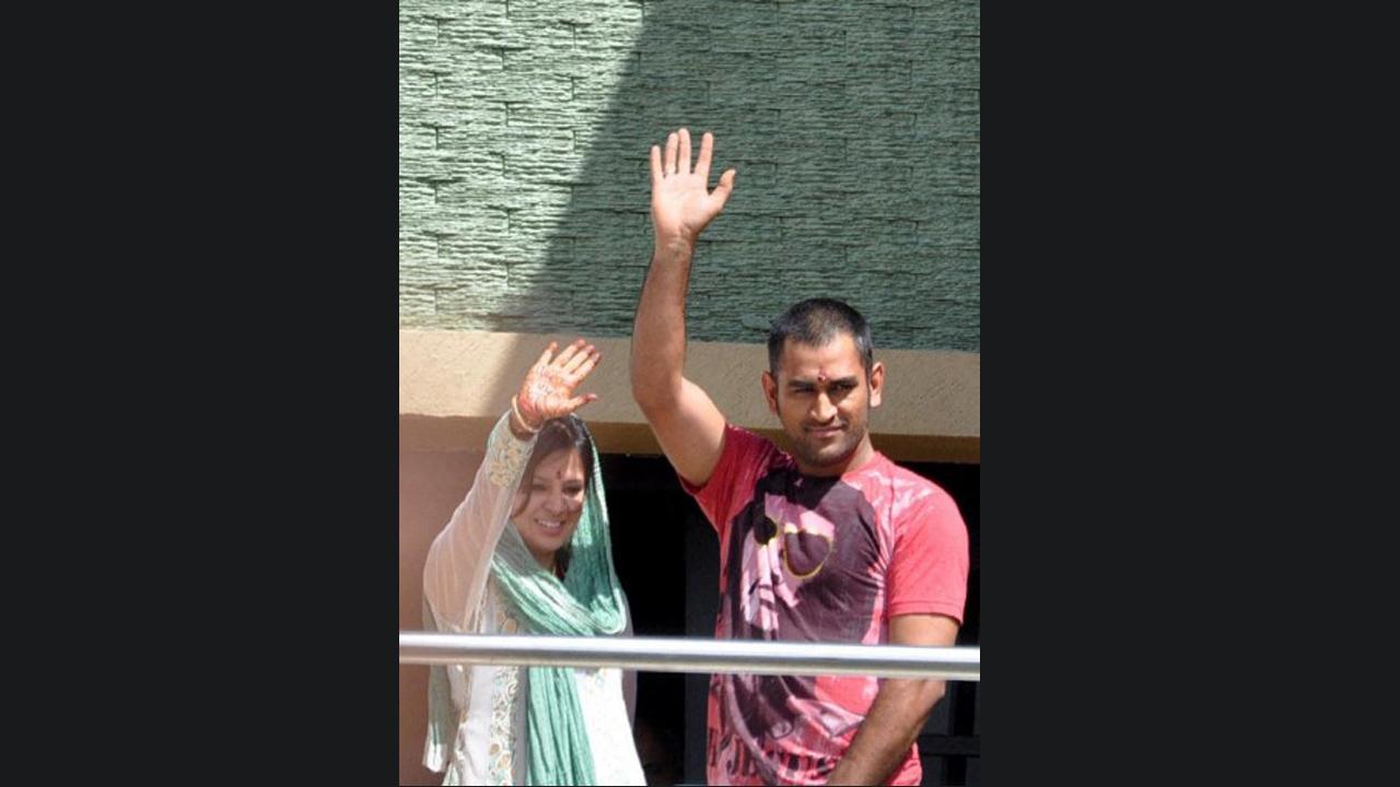 'King and Queen' MS Dhoni and Sakshi Dhoni get a super wish from CSK on 11th wedding anniversary