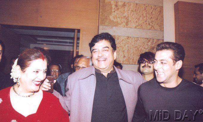 In 2017, Shatrughan Sinha was feted with the lifetime achievement honour at the Filmfare Awards. He received the honour from his friend Amitabh Bachchan. In picture: Shatrughan Sinha and wife Poonam with Salman Khan