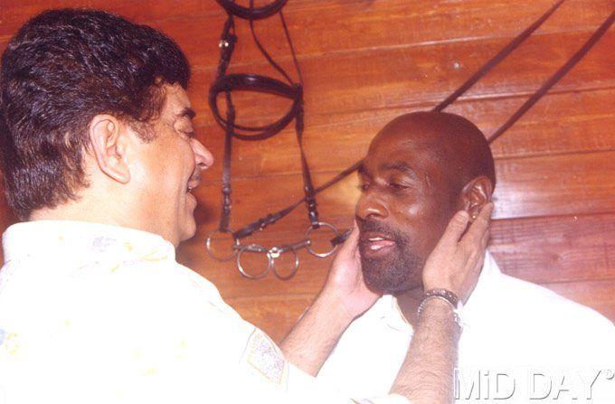 Shatrughan Sinha and West Indian cricket legend Sir Viv Richards in conversation