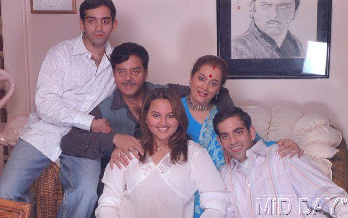 Shatrughan Sinha, wife Poonam with sons Luv, Kush and daughter Sonakshi. Sona made her Bollywood debut in 2010 with Salman Khan's Dabangg.