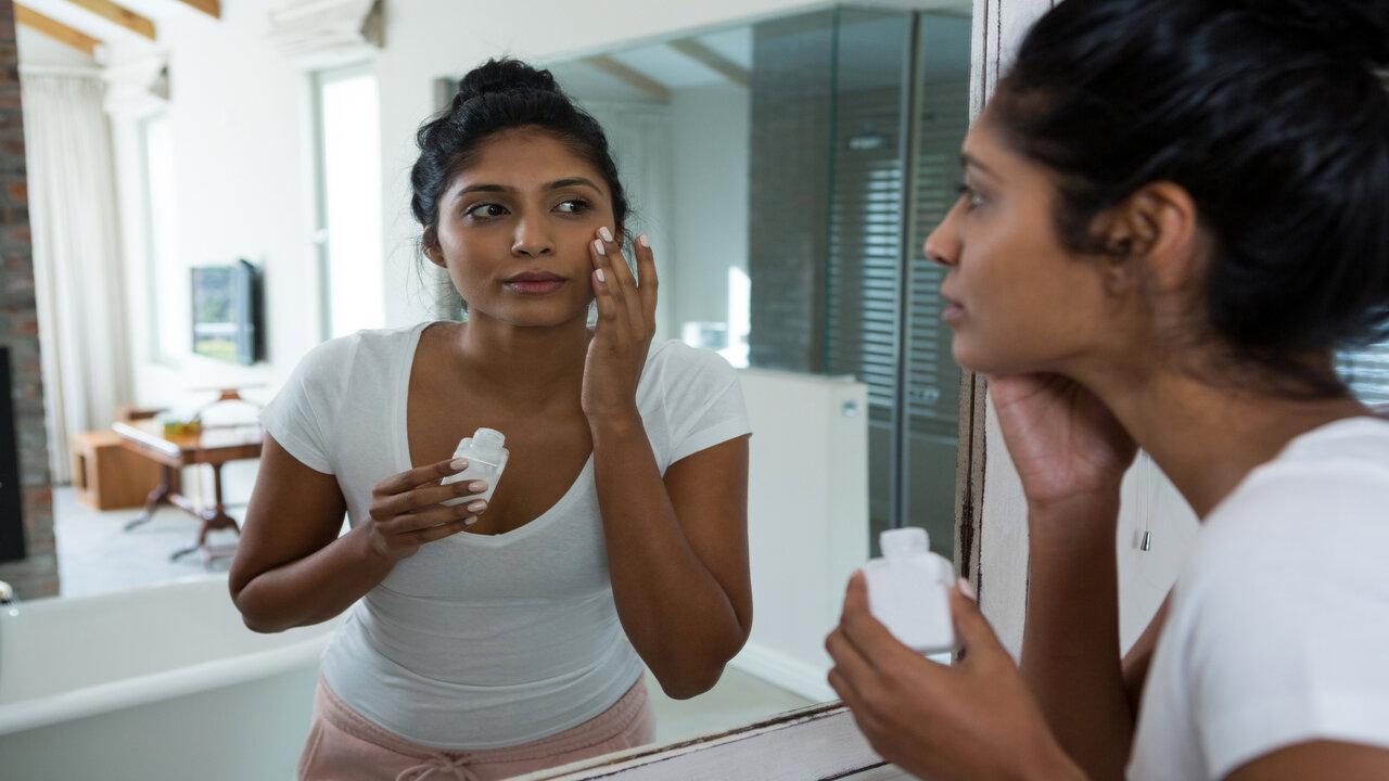 Organic face serum must for your monsoon routine