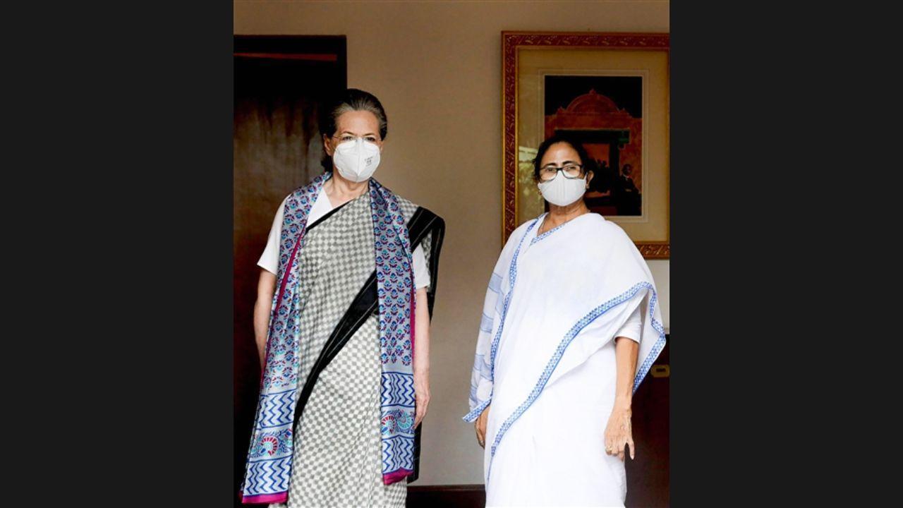West Bengal CM Mamata Banerjee meets Sonia Gandhi; discusses political situation, Pegasus snooping