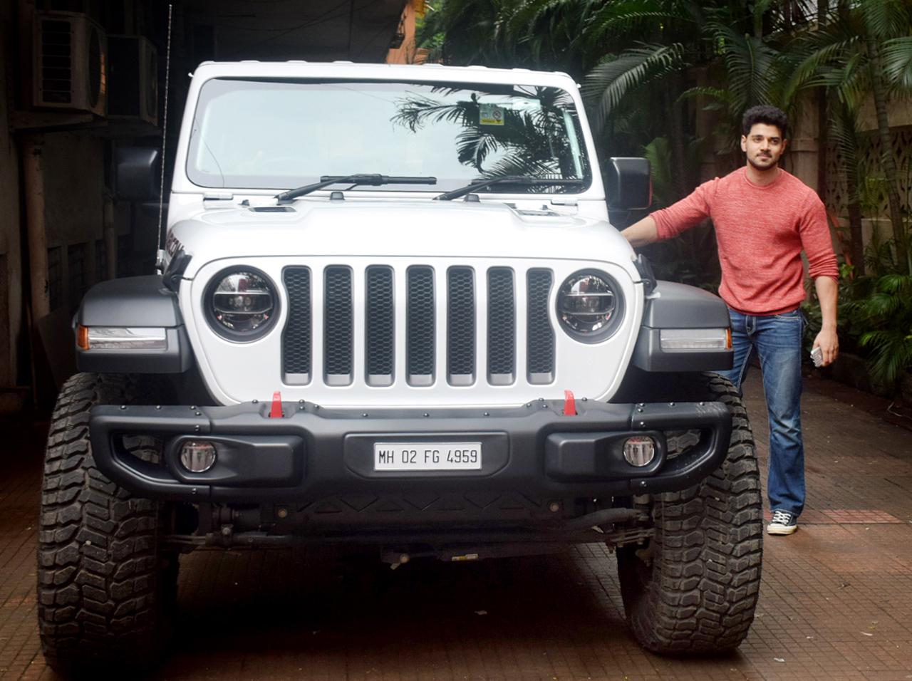 Sooraj Pancholi was spotted with his new car in Andheri, Mumbai. Last seen in 'Time To Dance', Sooraj will be next seen in 'Hawa Singh'. The film is a biopic of legendry boxer Captain Hawa Singh, who won the Asian Games gold medal in the Heavyweight category in consecutive editions, in 1966 and 1970. He was also the winner of the National Championships 11 consecutive times from 1961 to 1972.