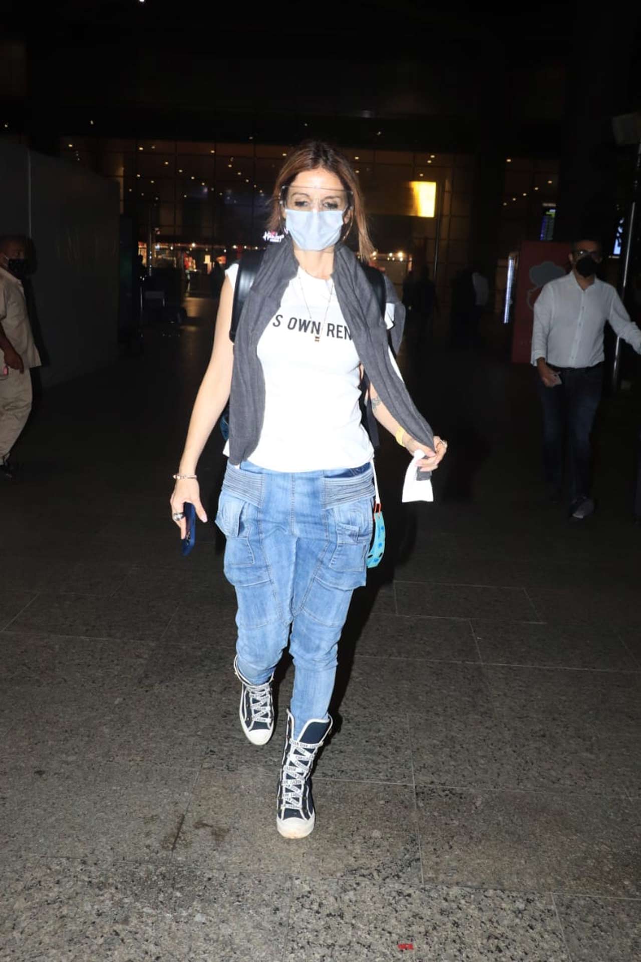 Sussanne Khan was also papped at the Mumbai airport by the shutterbugs.