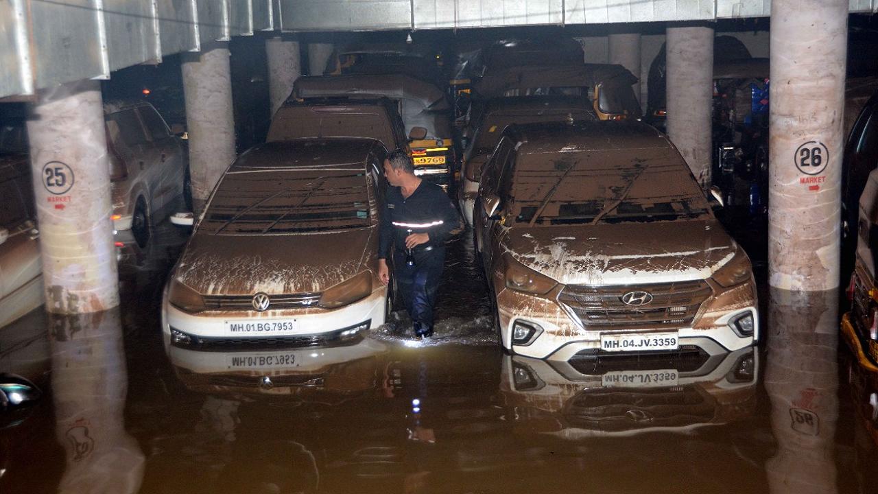 Mumbai rains: 400 vehicles submerged in flooded parking lot in Kandivli