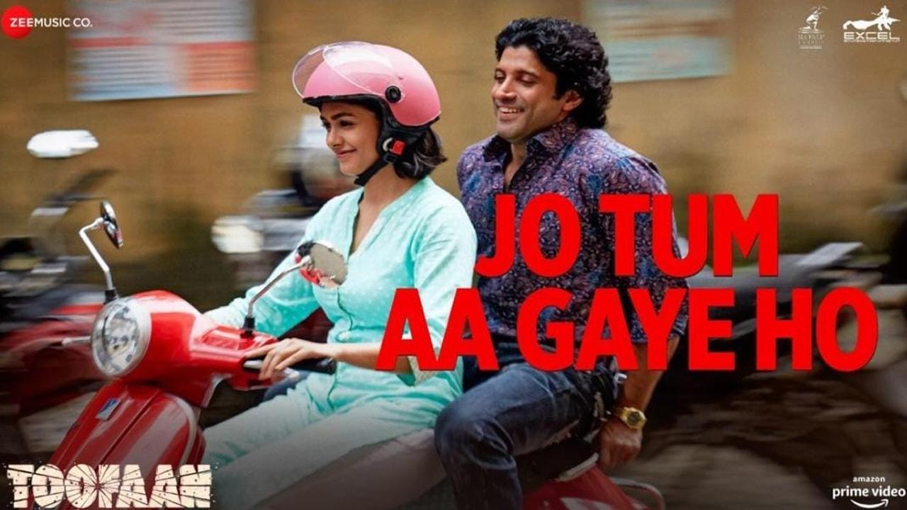 'Toofaan' song 'Jo Tum Aa Gaye Ho': Farhan Akhtar, Mrunal Thakur's aww-some chemistry is unmissable