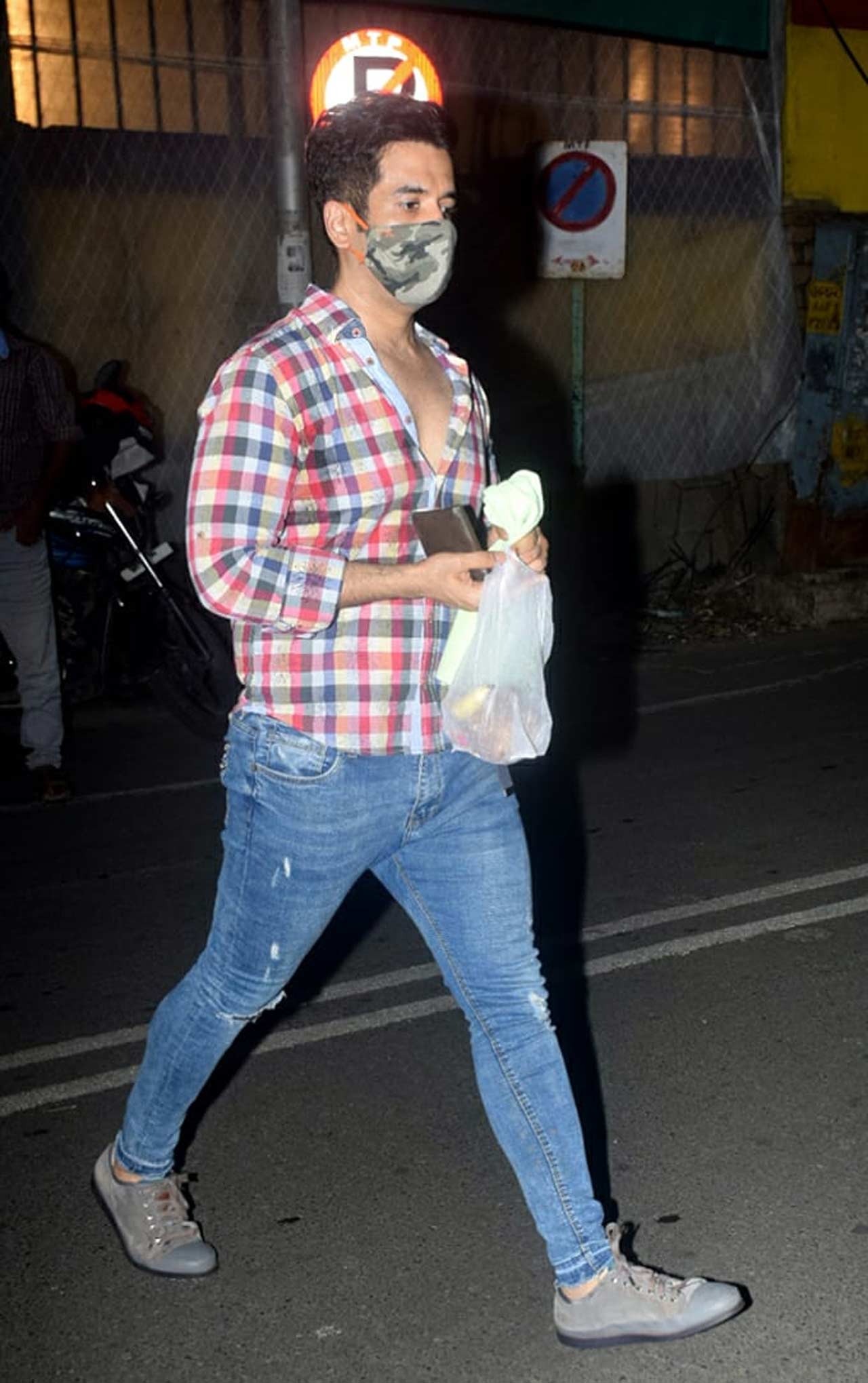 Tusshar Kapoor was clicked at a temple in Juhu, Mumbai. His sister Ekta Kapoor was also snapped by the shutterbugs. On the work front, In May, Tusshar completed 20 years in Bollywood. His debut film 'Mujhe Kucch Kehna Hai' had released in 2001 and Tusshar's last venture was the Akshay Kumar-starrer 'Laxmii', where he donned the producer's hat.
