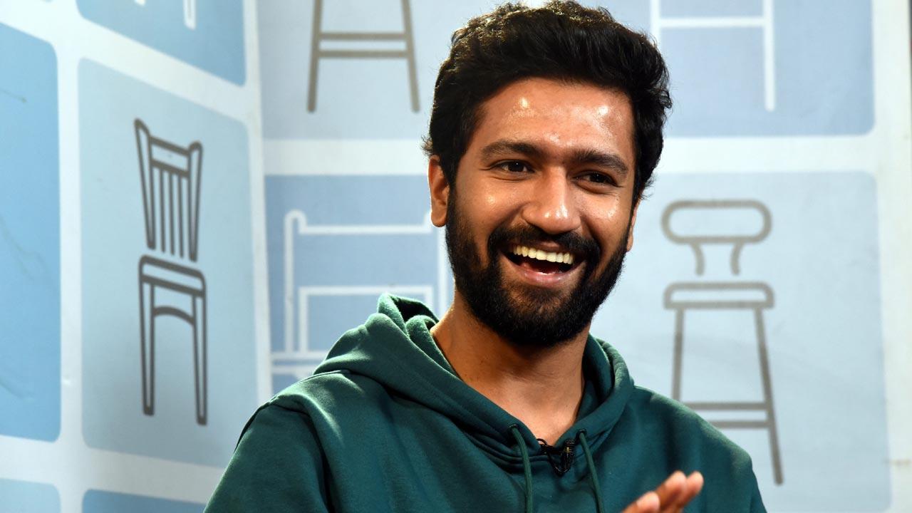 Vicky Kaushal imitates 'Purple Hat' rap; receives comments from Deepika Padukone, Hrithik Roshan