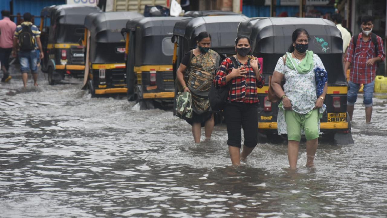 3 NDRF teams rushed to Mumbai to tackle waterlogging due to heavy rainfall