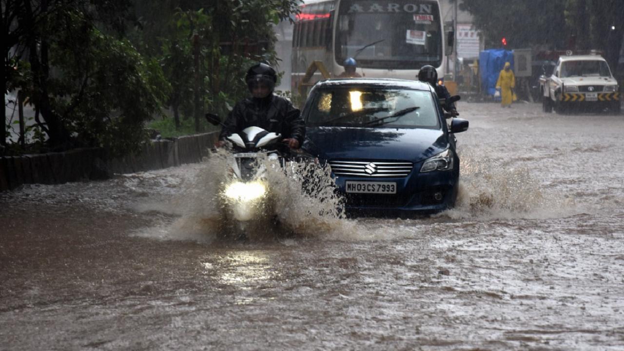 IMD issues severe weather warning; ‘red’ alert in Mumbai, Thane