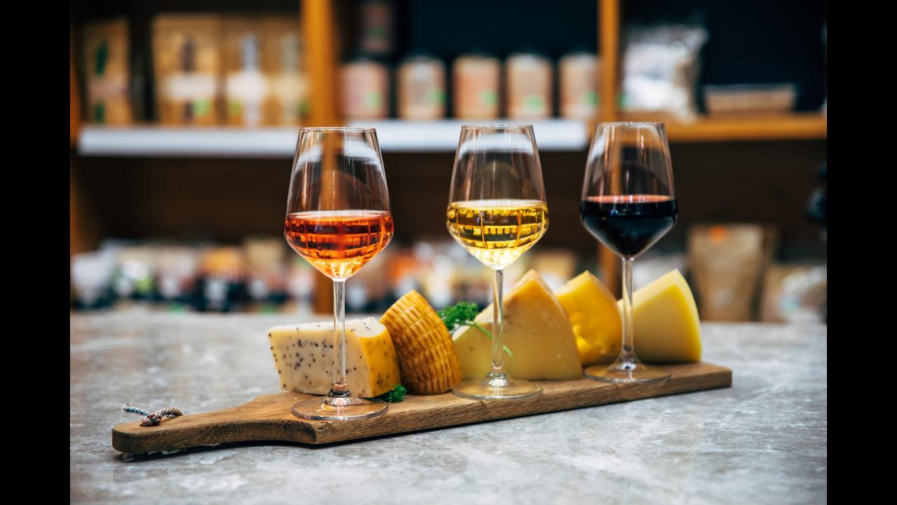 Expert tips on how to correctly pair wine with cheese