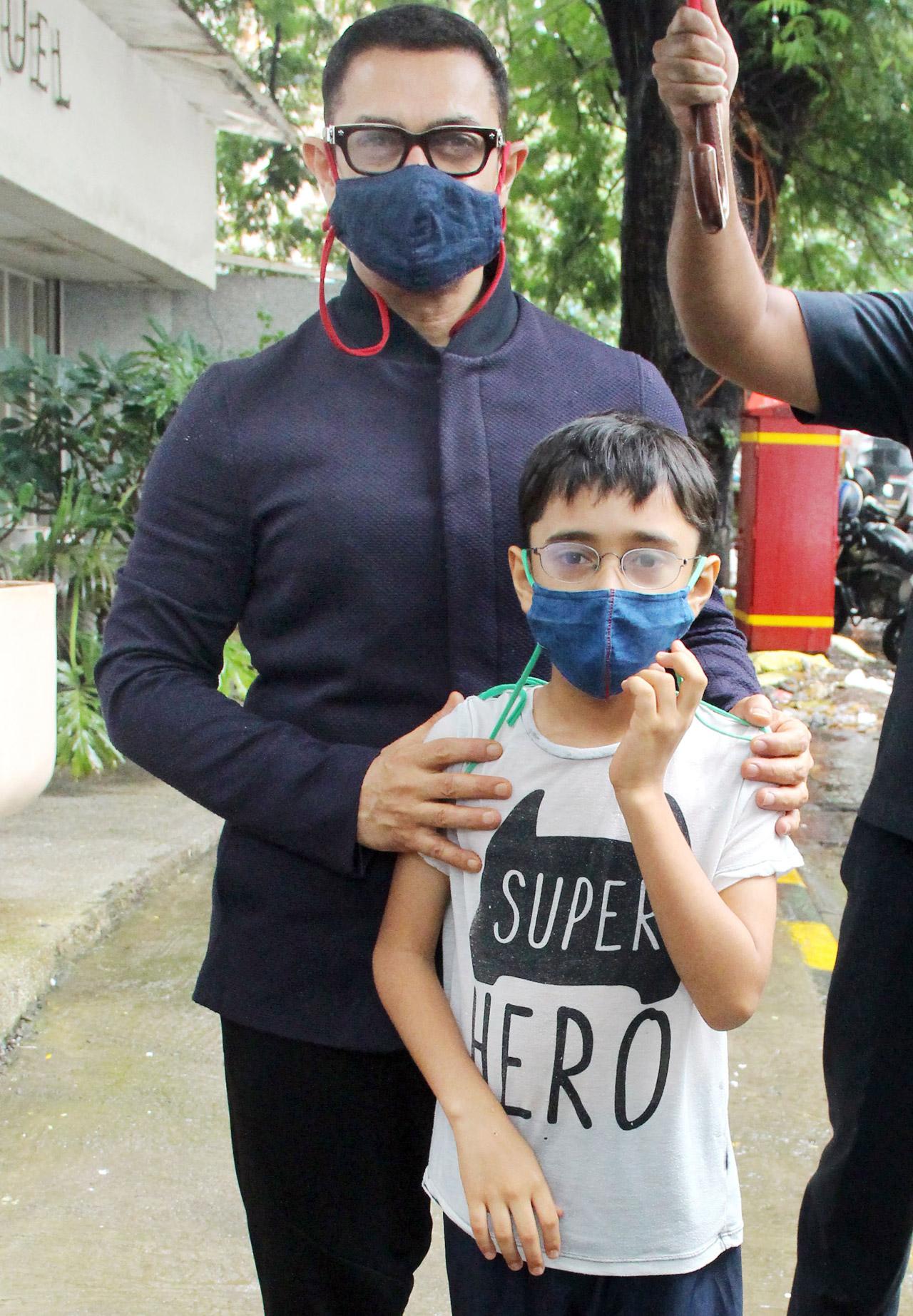 Aamir Khan along with his son Azad Rao Khan was clicked near his residence in Bandra. On the work front, Aamir recently appeared in the song 'Har Funn Maula' for the film 'Koi Jaane Na', will next be seen in the film 'Laal Singh Chaddha', co-starring Kareena Kapoor Khan.