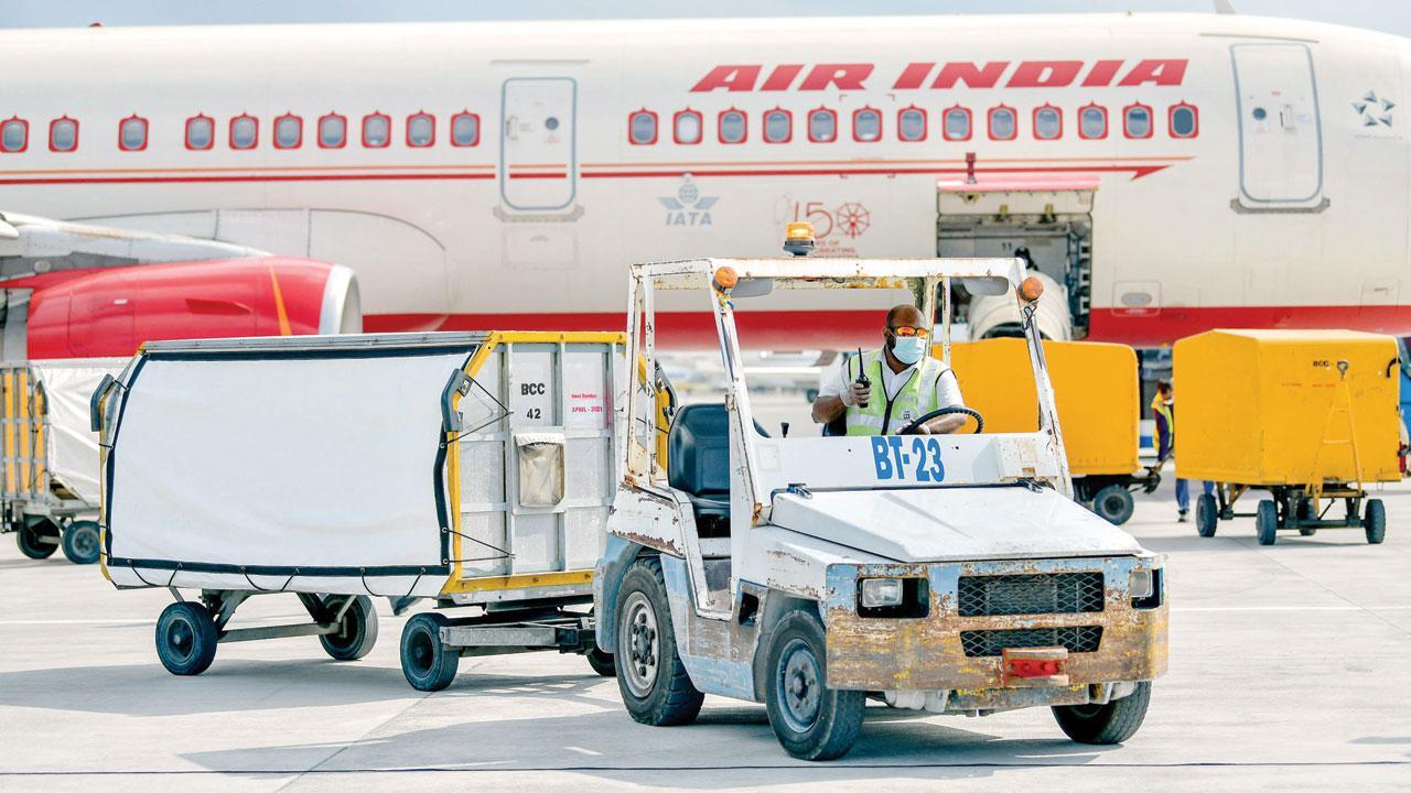 Delhi High Court orders reinstatement of Air India pilots