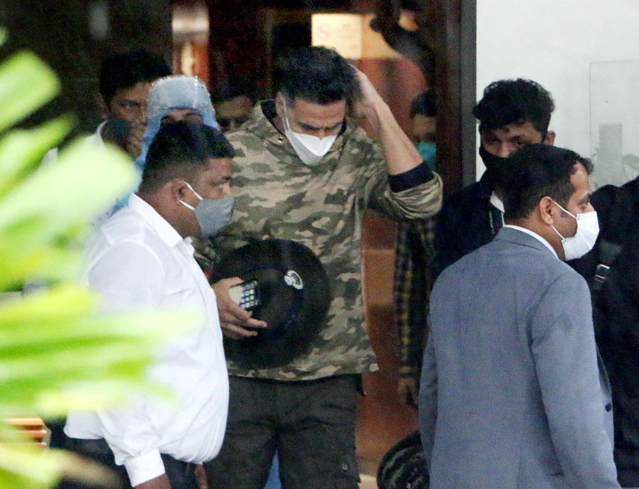 Akshay Kumar, who returned from Jammu and Kashmir, was at the Kalina terminal of Mumbai airport as he landed in the city. On Thursday, Akshay visited the remote Tulail area along the Line of Control (LoC) in Gurez Valley of Jammu and Kashmir's Bandipora district. The actor donated Rs 1 crore for a school building in a remote village, which will be named after his father Hari Om.