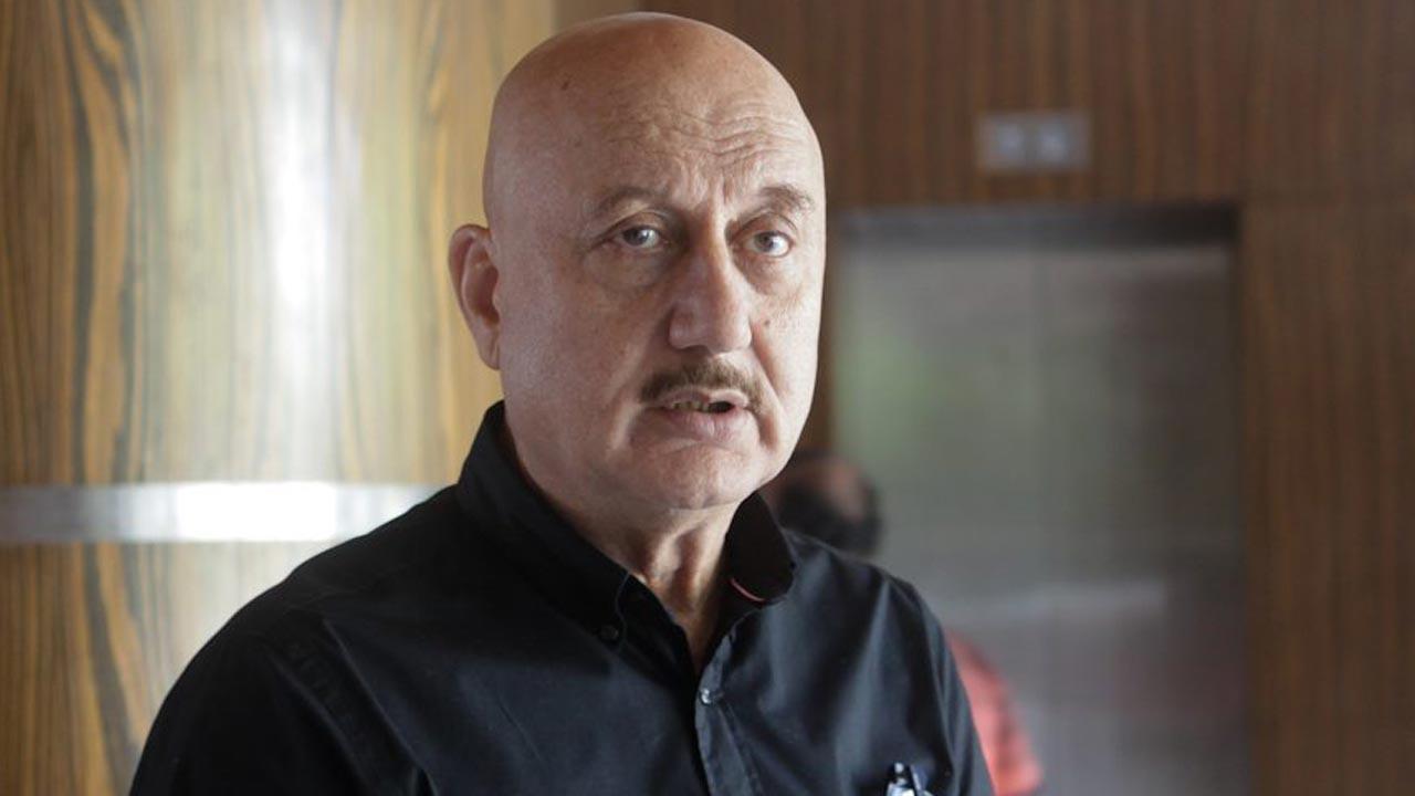  Anupam Kher narrates docu-film Bhuj: The Day India Shook