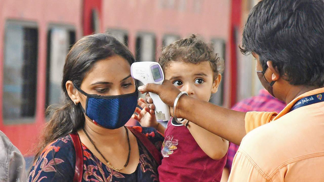 Covid-19: Mumbai’s new cases stay below 1,000, deaths at 31