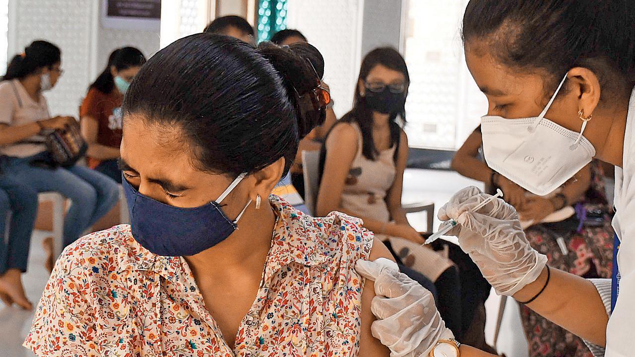 Mumbai: 1.1 lakh given jabs, BMC centres grab lion’s share
