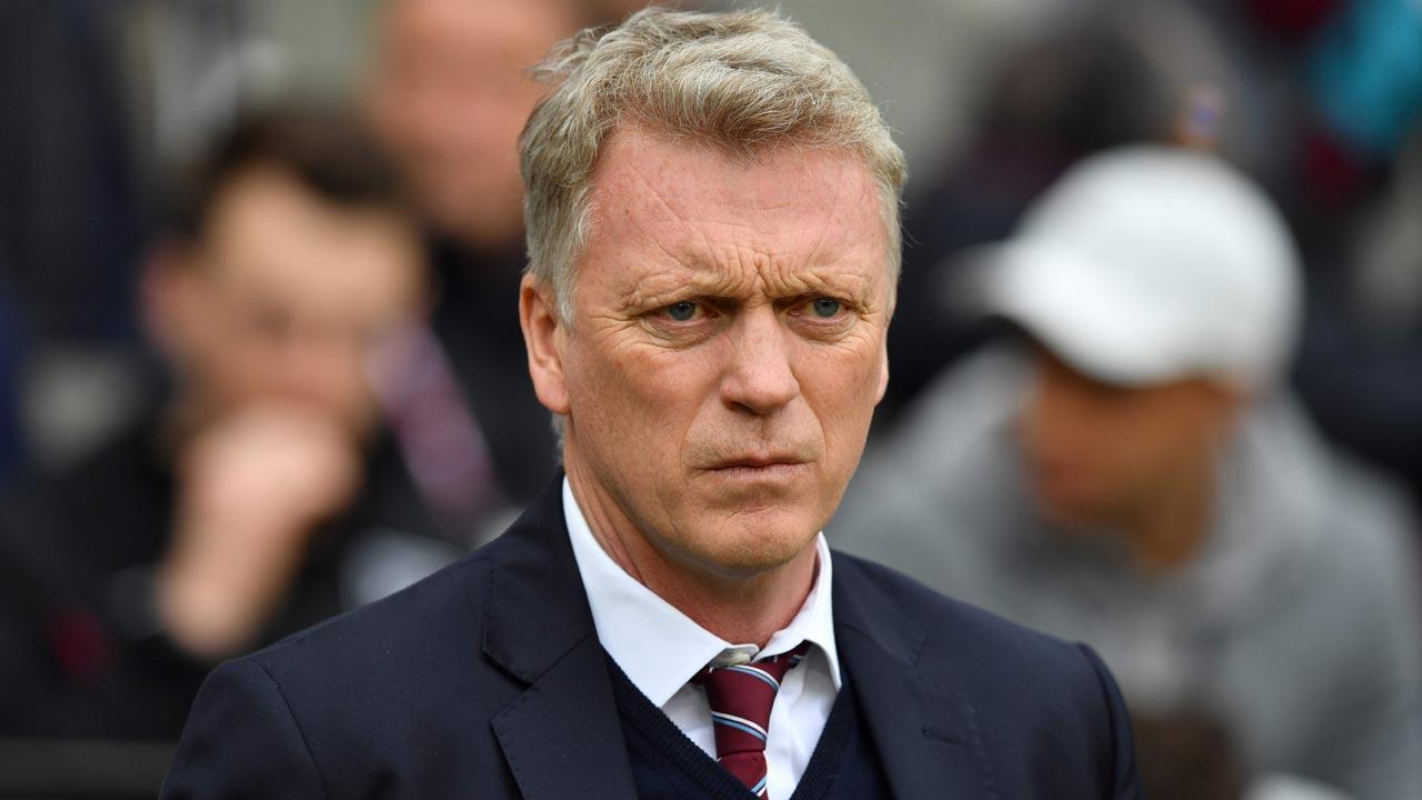 West Ham United manager David Moyes signs new long-term deal with club
