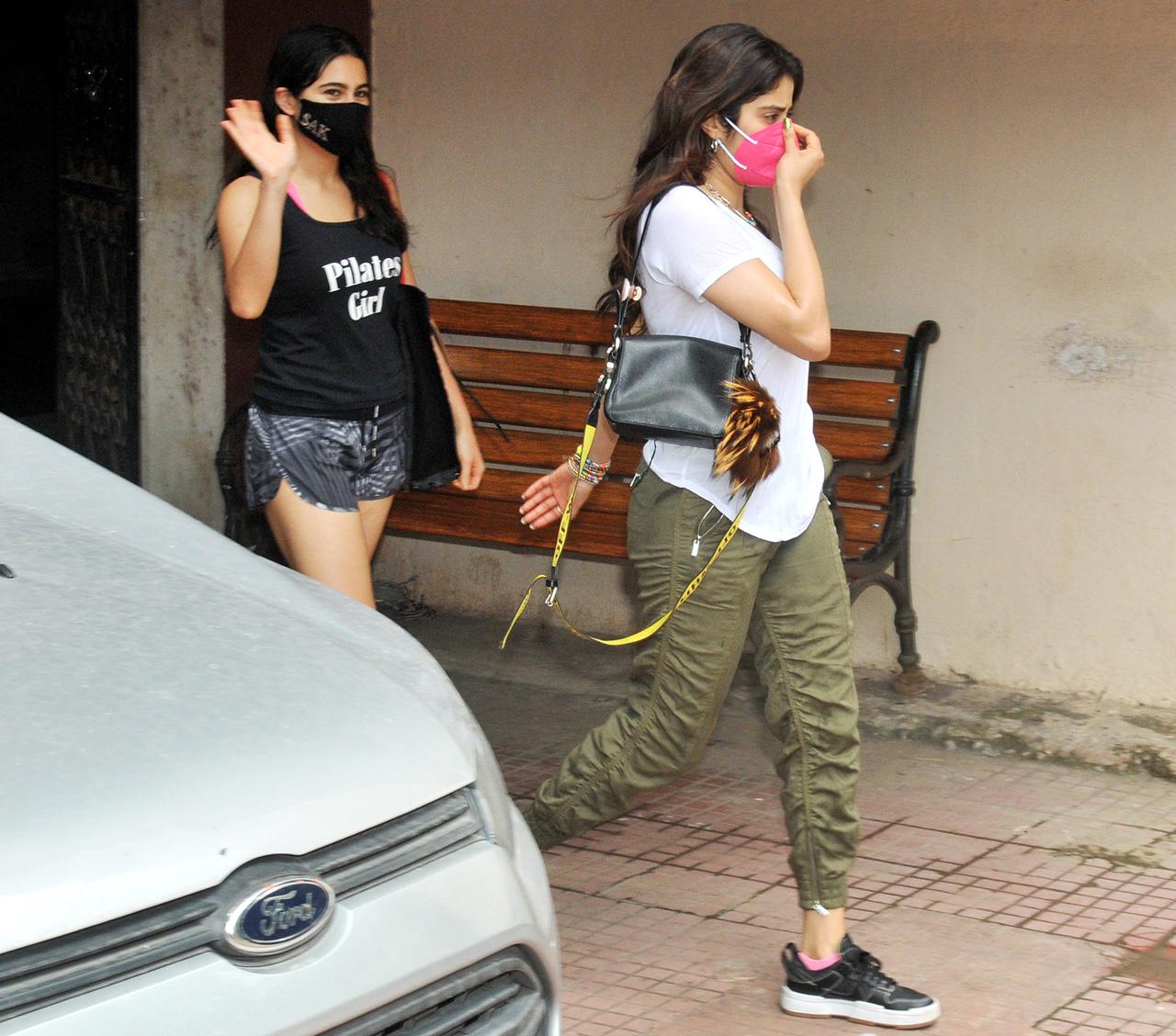 The gym buddies Sara Ali Khan and Janhvi Kapoor were seen leaving together post their workout. Janhvi even dropped Sara at her residence in Juhu.