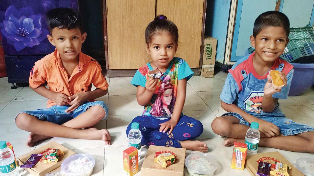 South Bombay teen helps frontline workers, underprivileged people with ration, meals