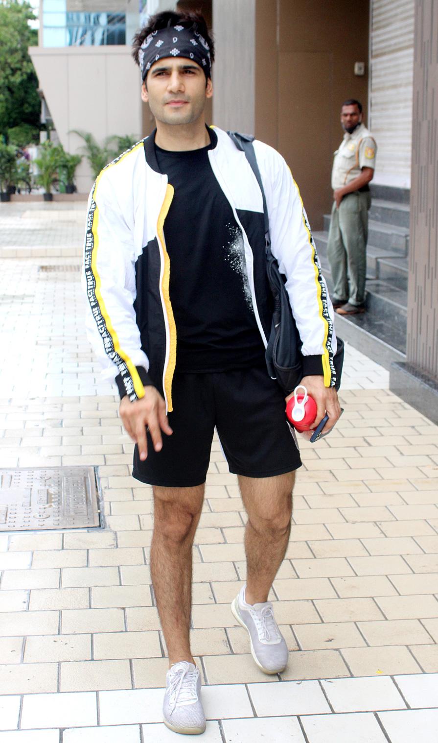 Karan Tacker happily posed for the photographers as he arrived at his fitness studio in Andheri. Karan Tacker happily posed for the photographers as he arrived at his fitness studio in Andheri.
