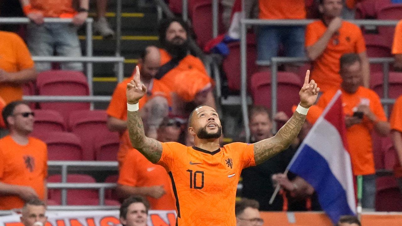 Euro 2020: Memphis Depay and Denzel Dumfries send Netherlands into Last 16