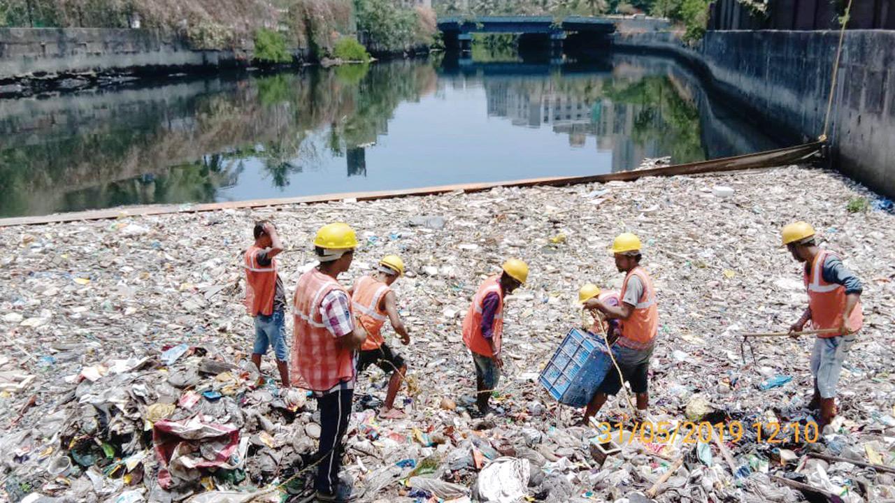 Despite flopping, BMC to get new Rs 48.5 crore trash booms for nullahs in Mumbai