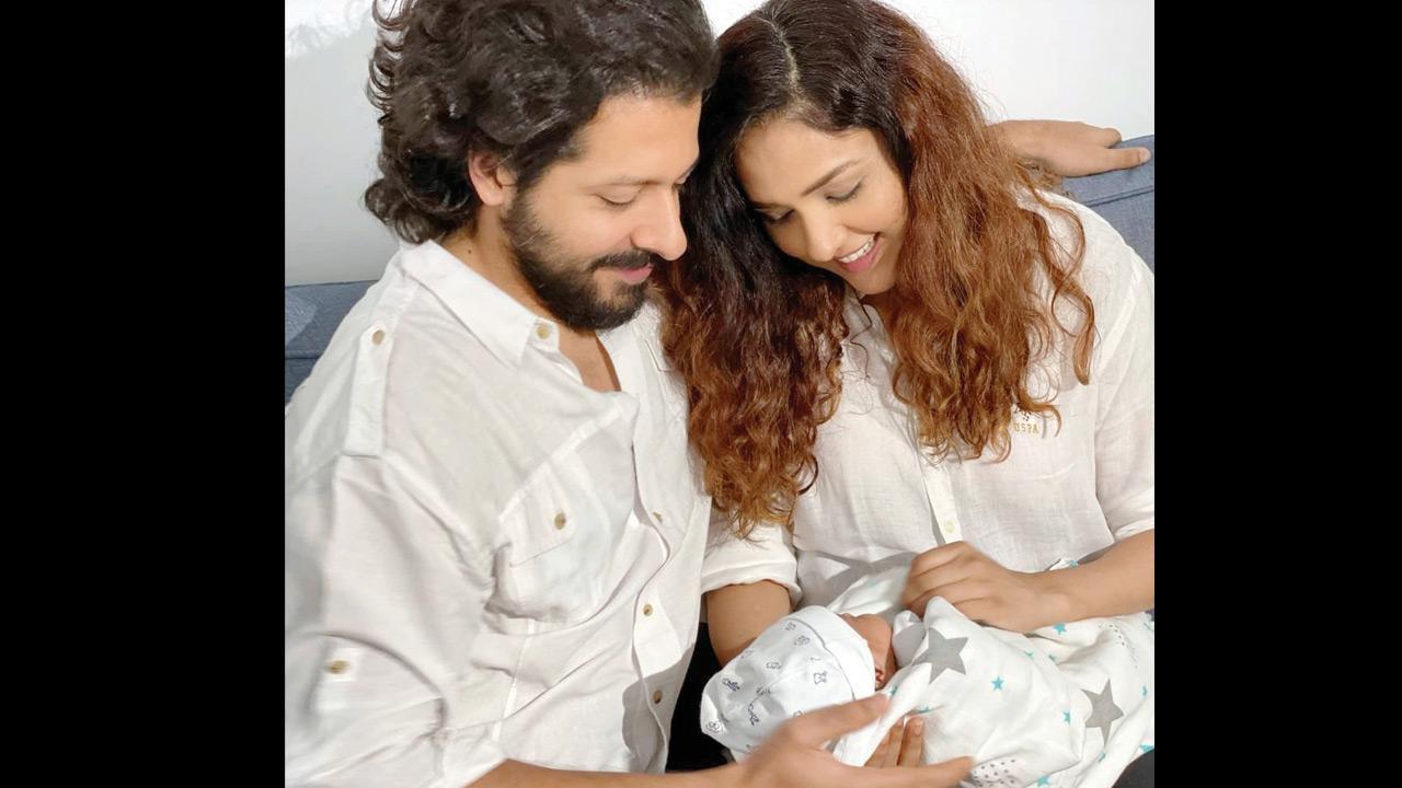 Hello, Aryaveer! Neeti Mohan and Nihaar Pandya reveal their son's name; see pictures