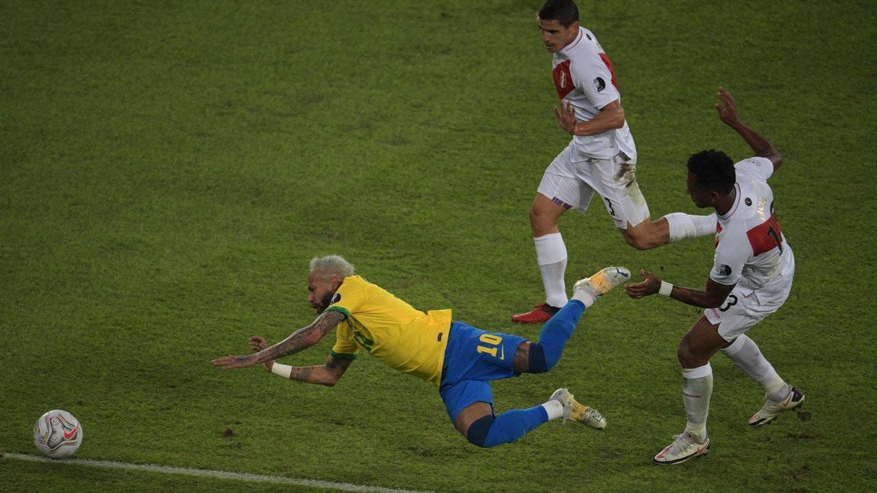 Pele rooting for Neymar to break his record