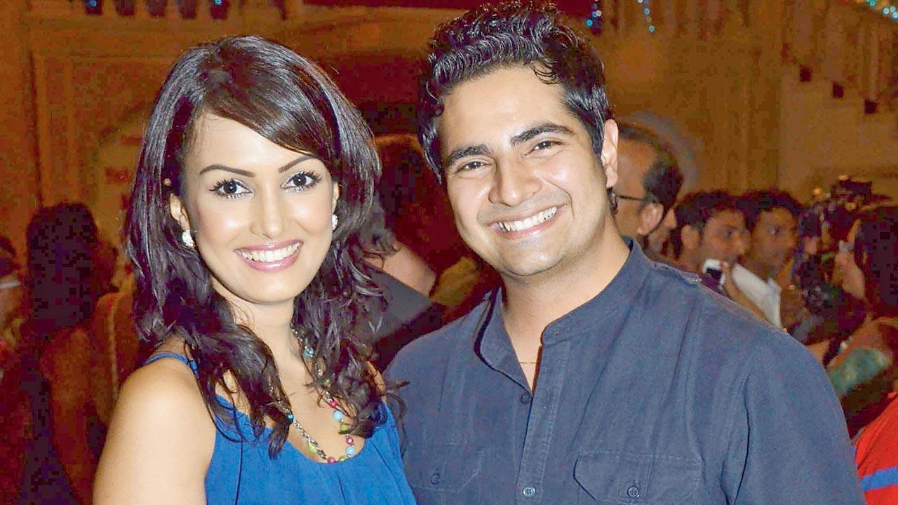 Nisha Rawal accuses Karan Mehra of having an affair, beating her