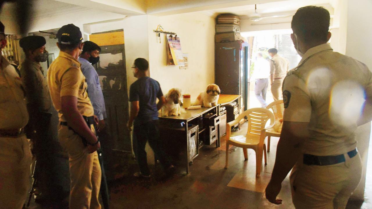 SUV bomb scare: Pradeep Sharma, Sachin Waze to be interrogated together?