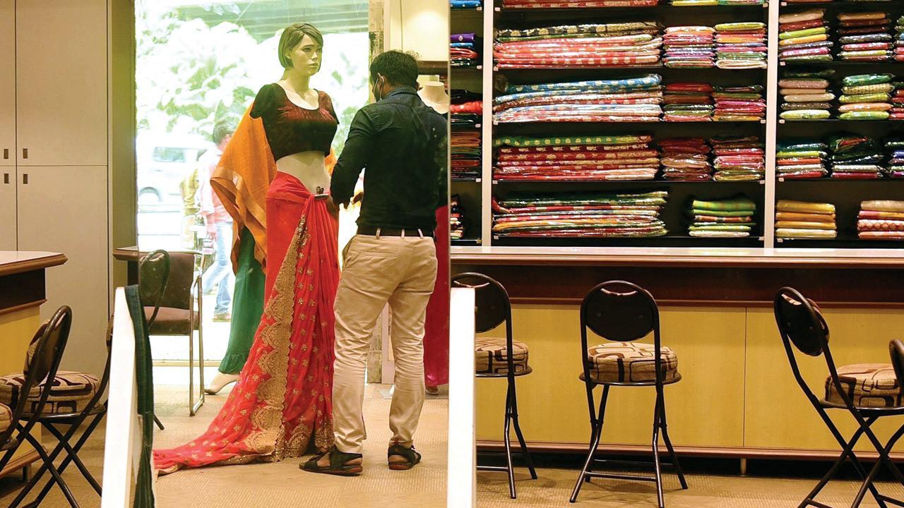 Staying at Level 3 means bad news for us, say Mumbai traders